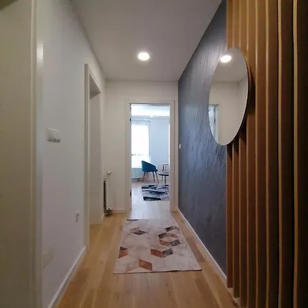 Ek Apartment *